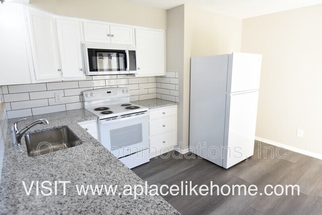 Photo - 912 S Edgebrook Ln Unit Apt D