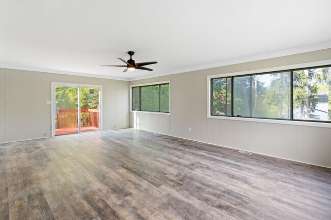 Photo - 1114 Roslyn Ave