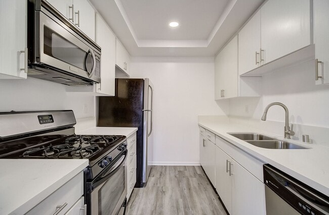 Photo - 6310 Sylmar Ave