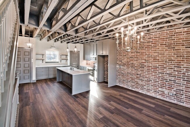 Building Photo - Chicago Row Townhouse