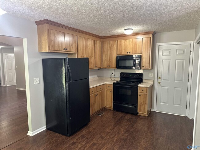 Photo - 196 Hollington Dr NE
