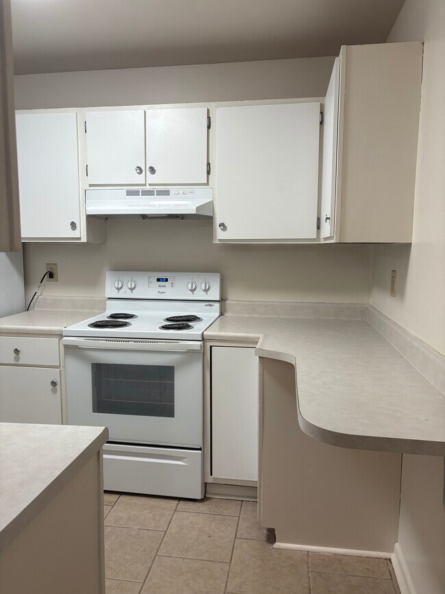 Kitchen - 42 Vinway Ct Unit 2