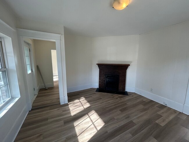 Photo - 3011 Oxford St Unit C