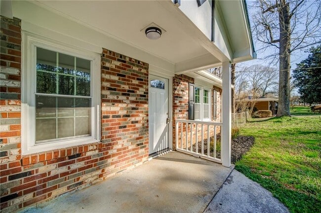 Photo - 4652 Old Cowan Rd