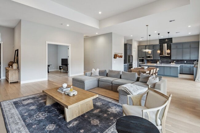 Photo - STUNNING AND MODERN Masterpiece!