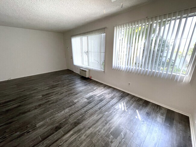 Photo - 11771 National Blvd