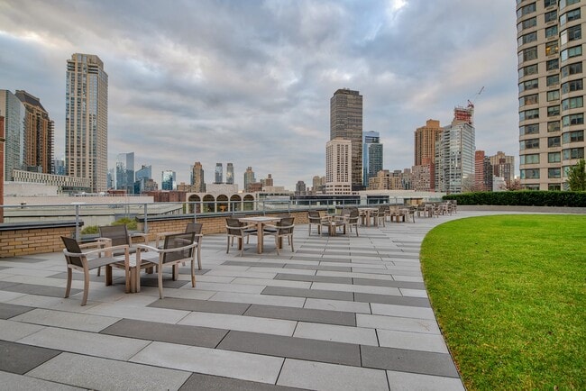 Photo - One Lincoln Plaza