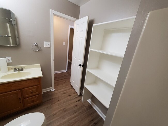 Photo - 1562 W Washington St Unit B