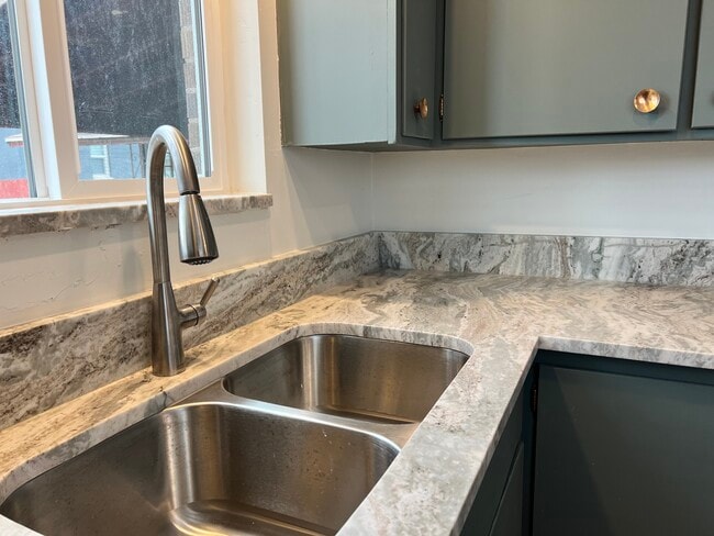 Photo - 1405 E Parkway Ave Unit Parkway Ave Apt