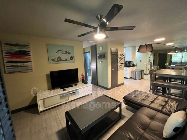 Building Photo - 2821 Los Felices Cir W