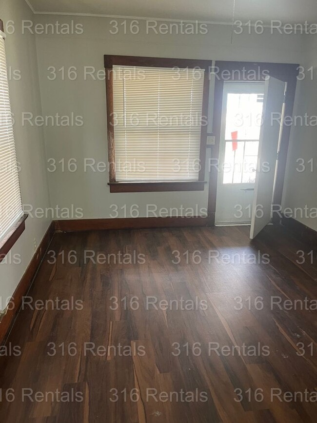 Photo - 425 SW 3rd St