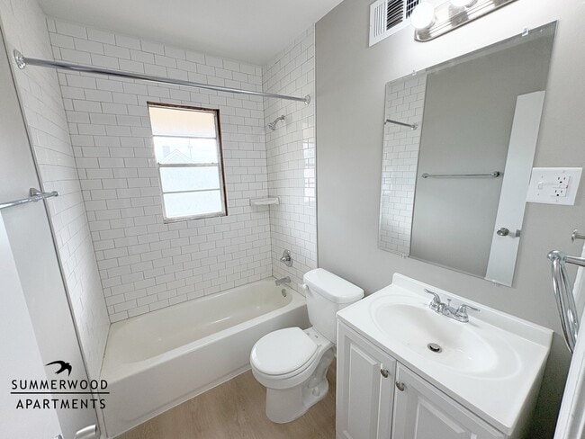 Summerwood 2bd/1ba Bathroom