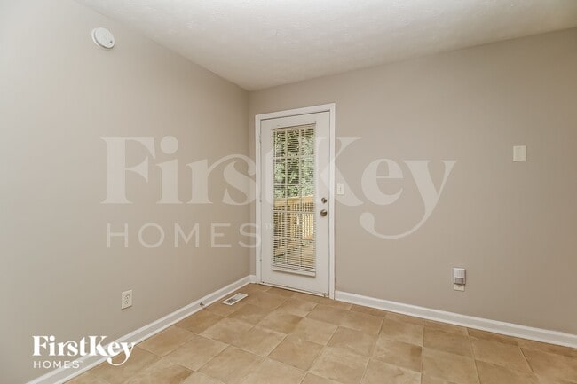 Photo - 8215 Collier St SW