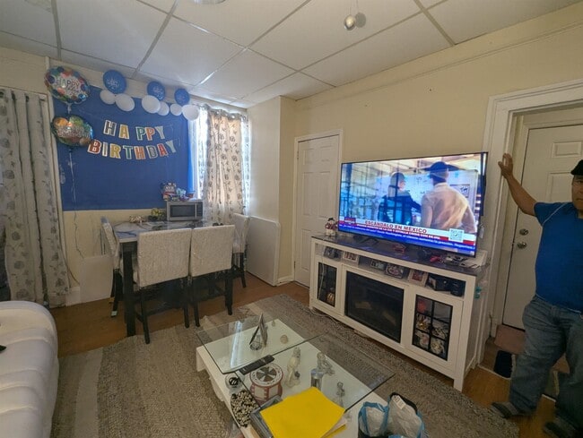 Photo - 412 11th St