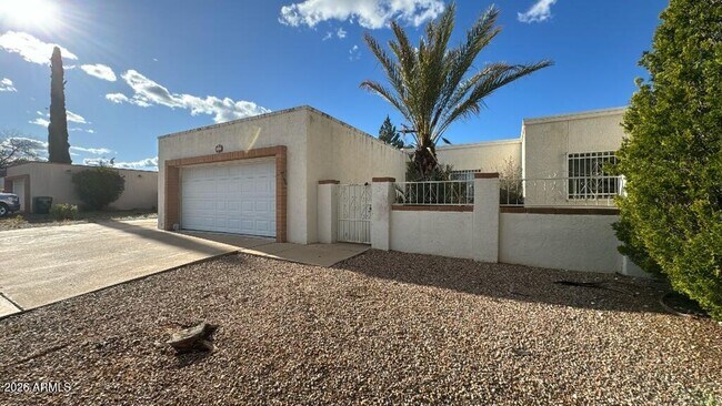 Photo - 1041 E Carmelita Dr