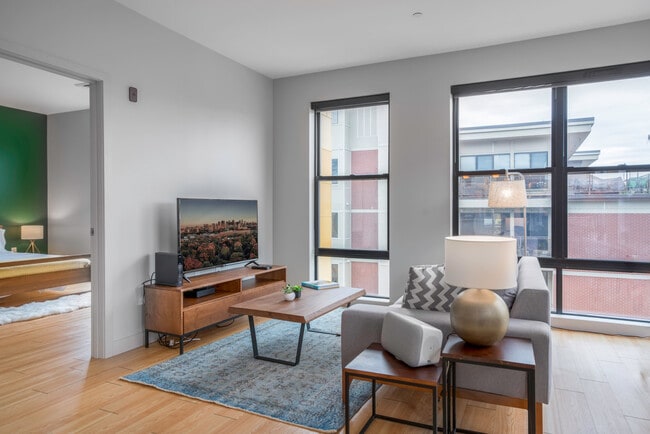 Building Photo - 320 D St Rental