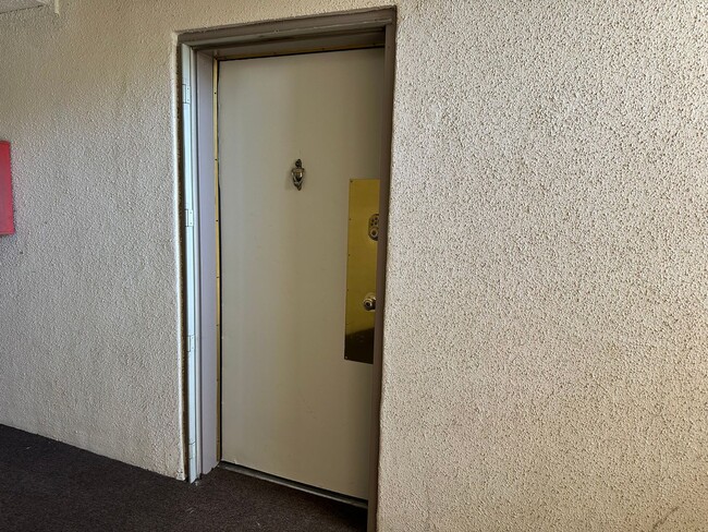 Photo - 10108 Campus Way S