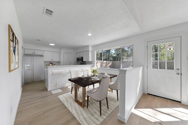 Photo - 2042 Lexington Woods Dr