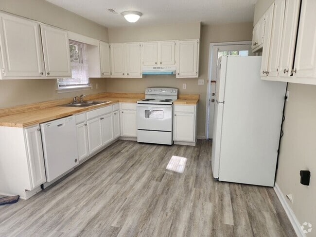 Building Photo - 2720 Darrow Rd Rental