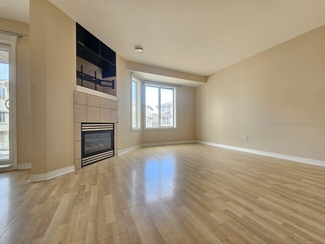 Photo - 2505-2542 42 St NW