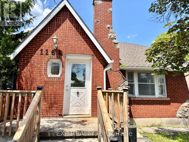 Photo - 1168 Oxford St E