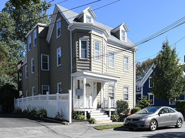 Building Photo - 44 Charnock St Unit 1