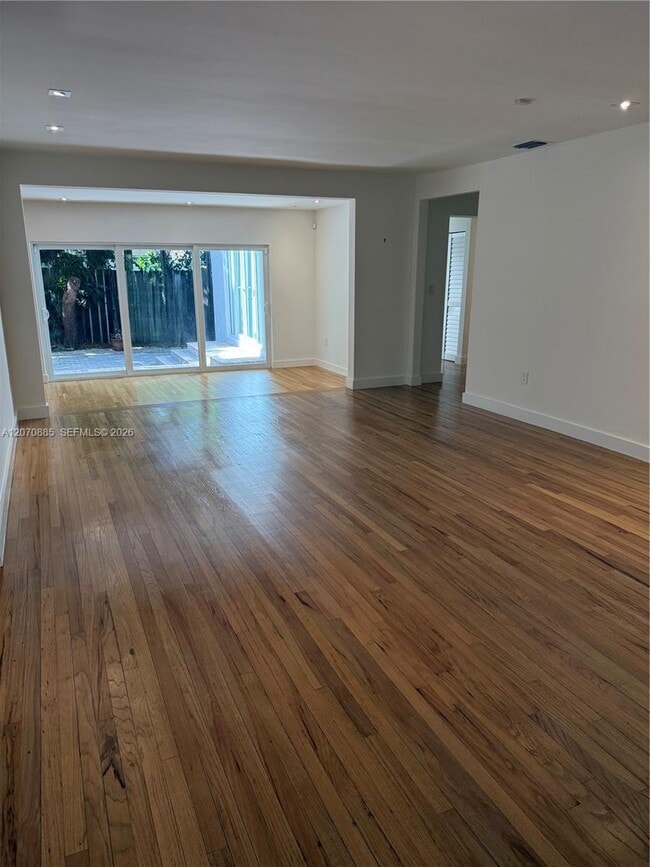 Photo - 3865 Poinciana Ave