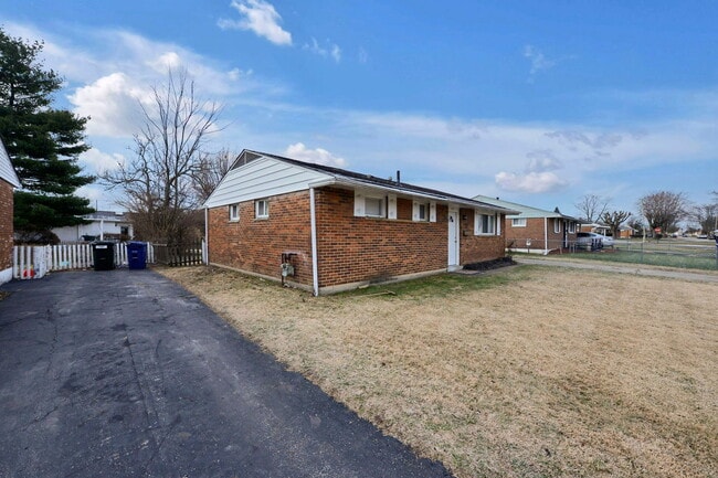 Photo - 2137 Toni St