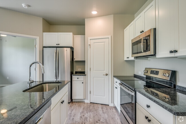 1BR, 1BA - 625SF - Kitchen