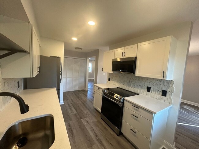 Photo - This fully renovated & updated 3 Bedroom a...
