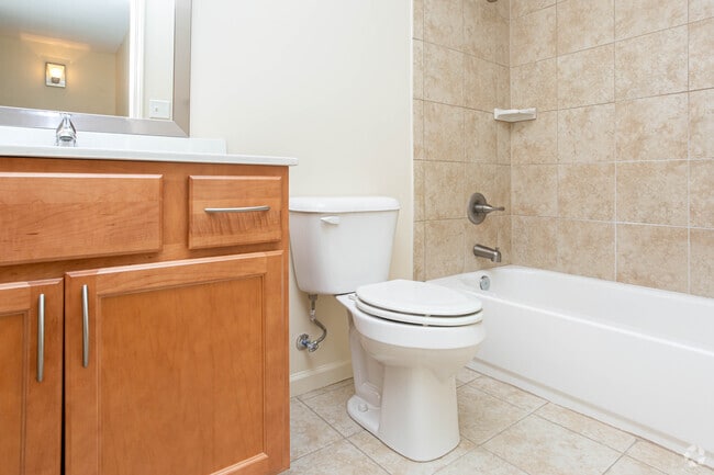 1BR, 1BA - 640 SF - Bathroom