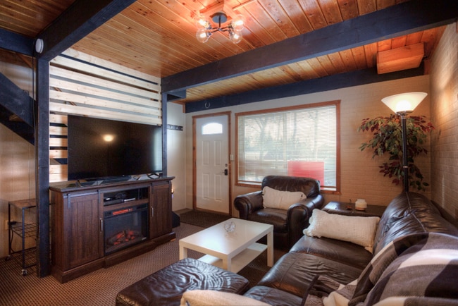 Photo - 387 Indianhead Rd Unidad Chill Inn