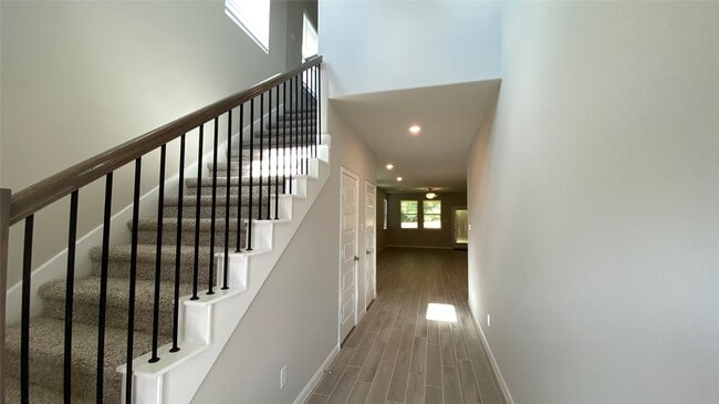 Photo - 7059 Silverleaf Oak St