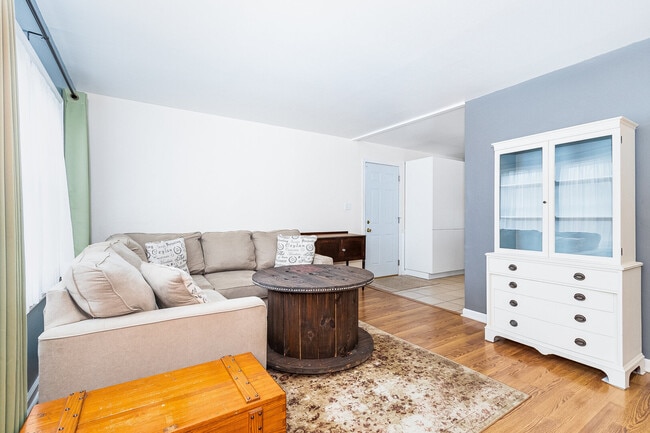 Photo - 531 Glen Ave