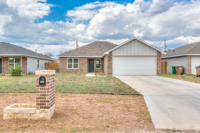 Building Photo - 420 E 48th St