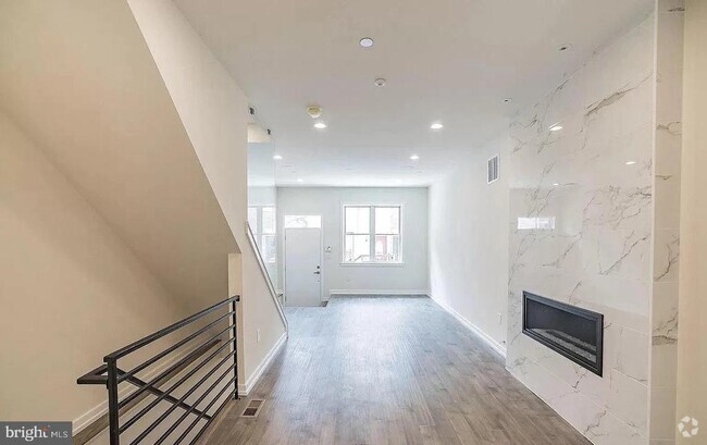 Building Photo - 1439 S Taylor St Rental