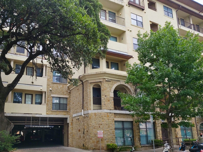 Building Photo - 2505 San Gabriel St