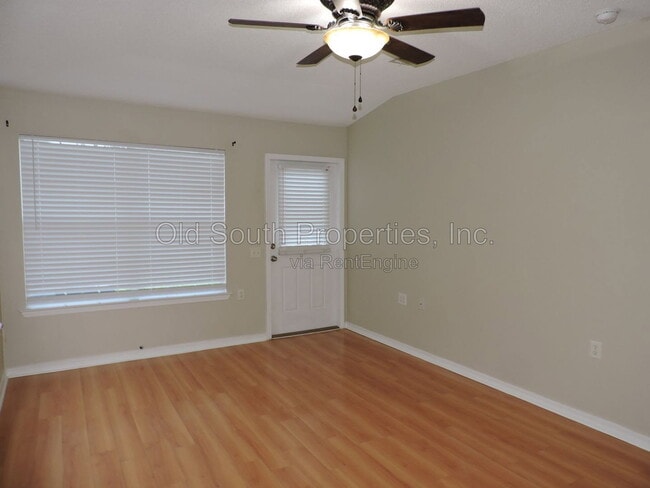 8110 Heirloom Dr