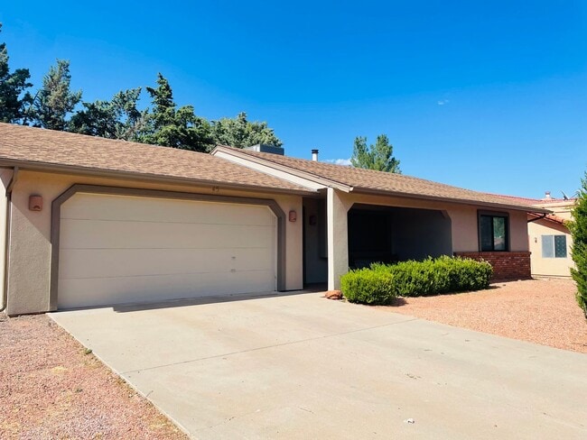 Building Photo - Single family home in the Village of Oak Creek