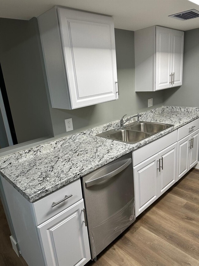 Photo - 1353 Silverado