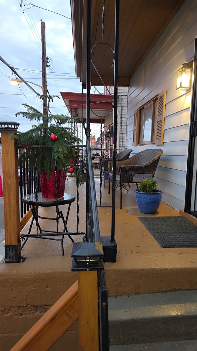 Photo - 811 Excelsior St