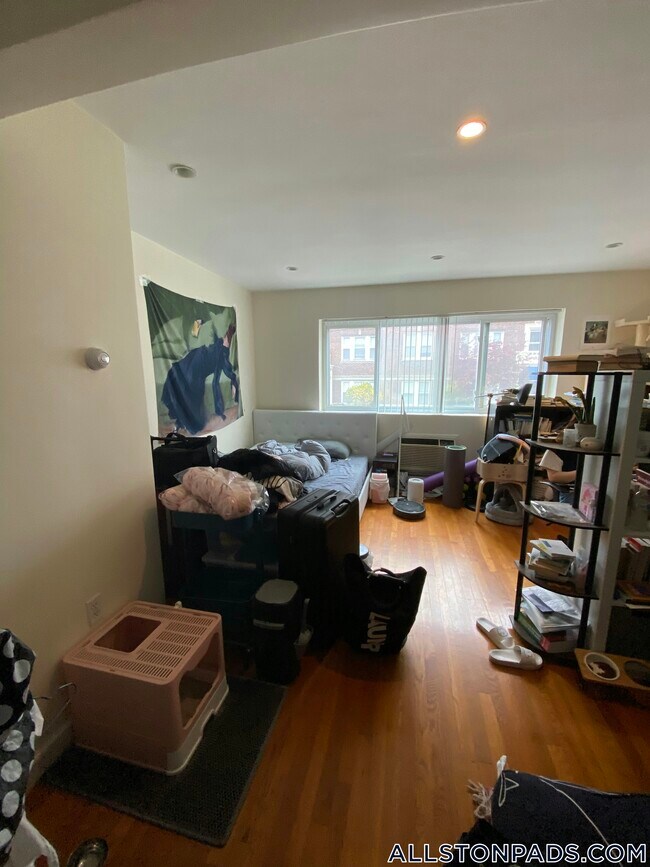 Building Photo - 34 Gardner St