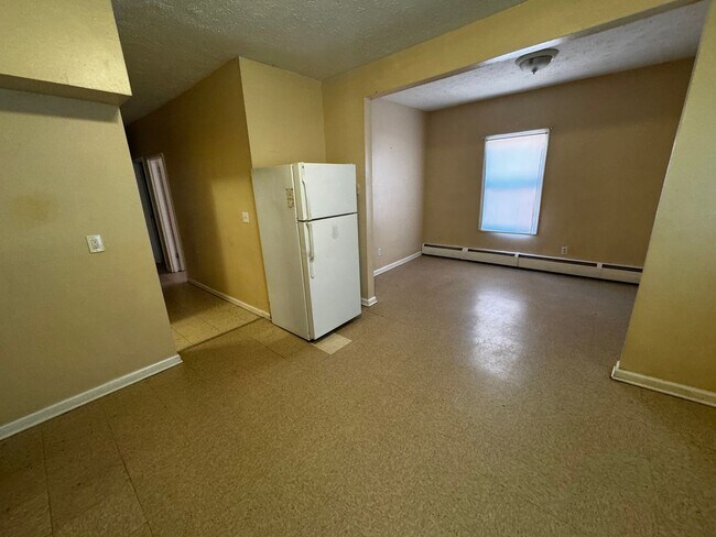 Photo - 4 Bedrooms 2 Bath Apartment with Heat and Hot Water Included!! Unit 1083-3L