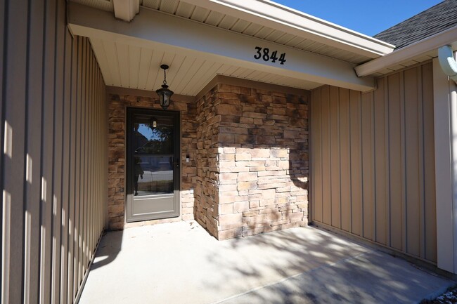 Photo - 3844 Coventry Dr