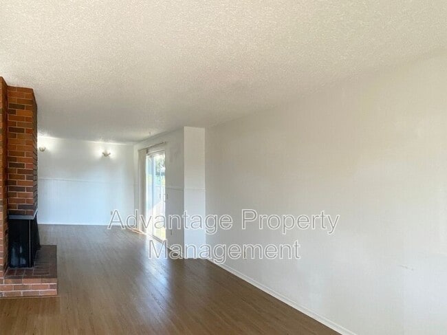 Photo - 585 NW Walnut Blvd