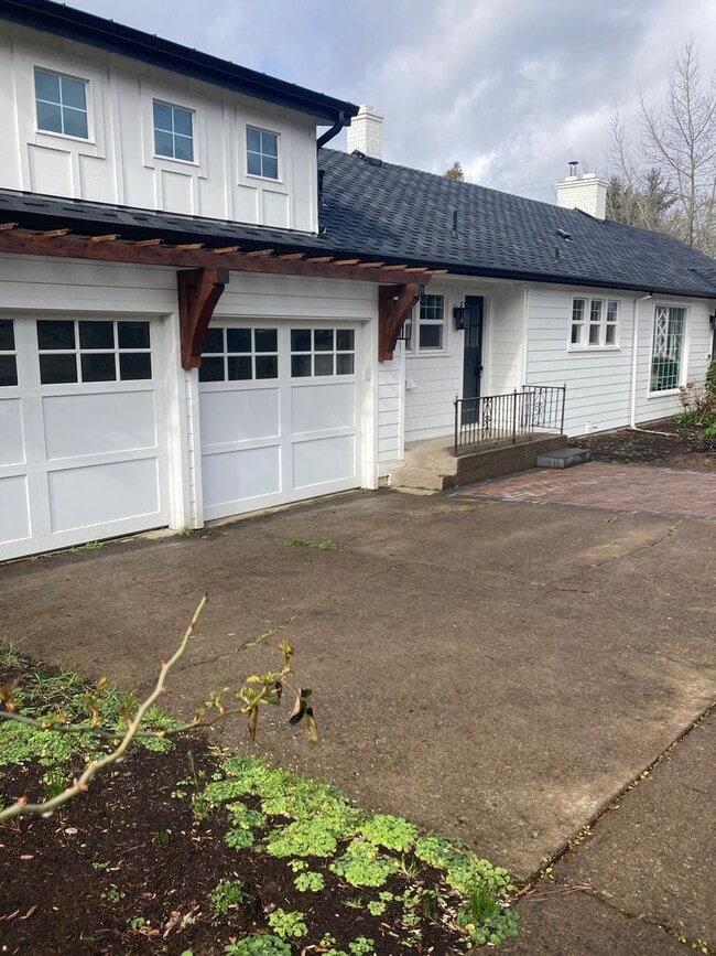 Photo - Fully Renovated 4 Bed Home w/ Fenced Backyard, W/D's in Unit.