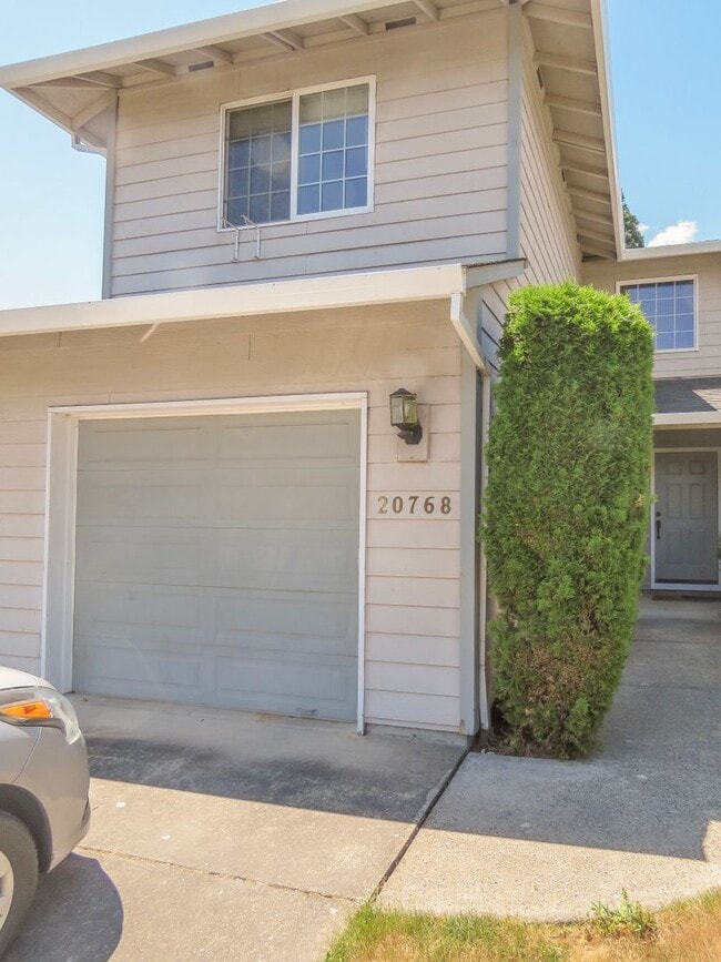 Updated Interior ! Spacious 2 Bedroom 2.5 ... - Updated Interior ! Spacious 2 Bedroom 2.5 ... House