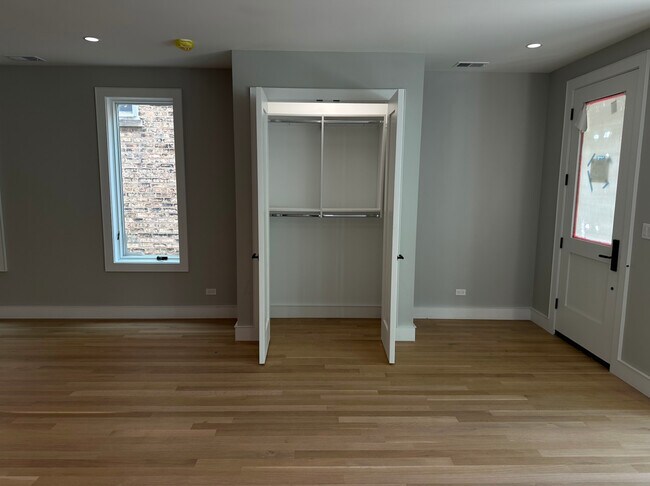 Photo - 4243 N Damen Ave