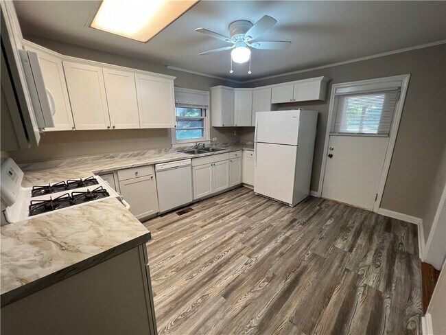 Photo - 434 Christopher Dr