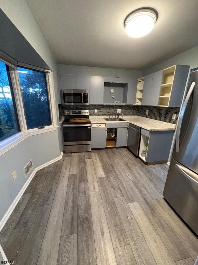 Photo - 270 Silleck St